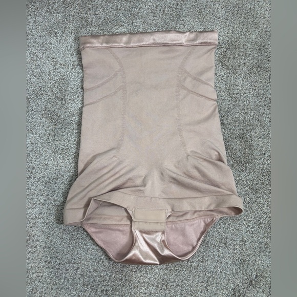 Spanx Women Shaper Medium Shimmer Shine Body Nude Snap Closure Shapewear - Picture 1 of 7